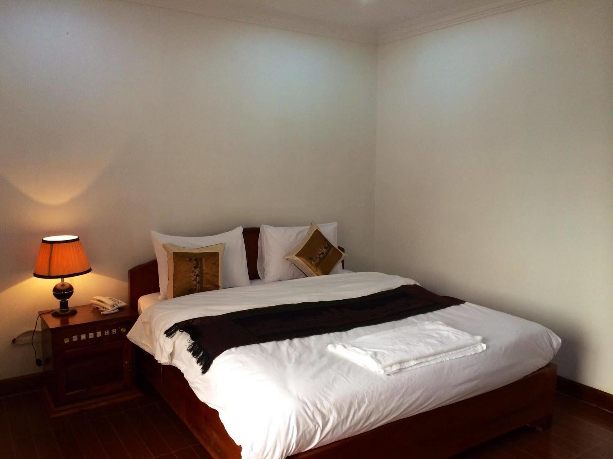 Emerald Bb Battambang Hotel Exterior foto
