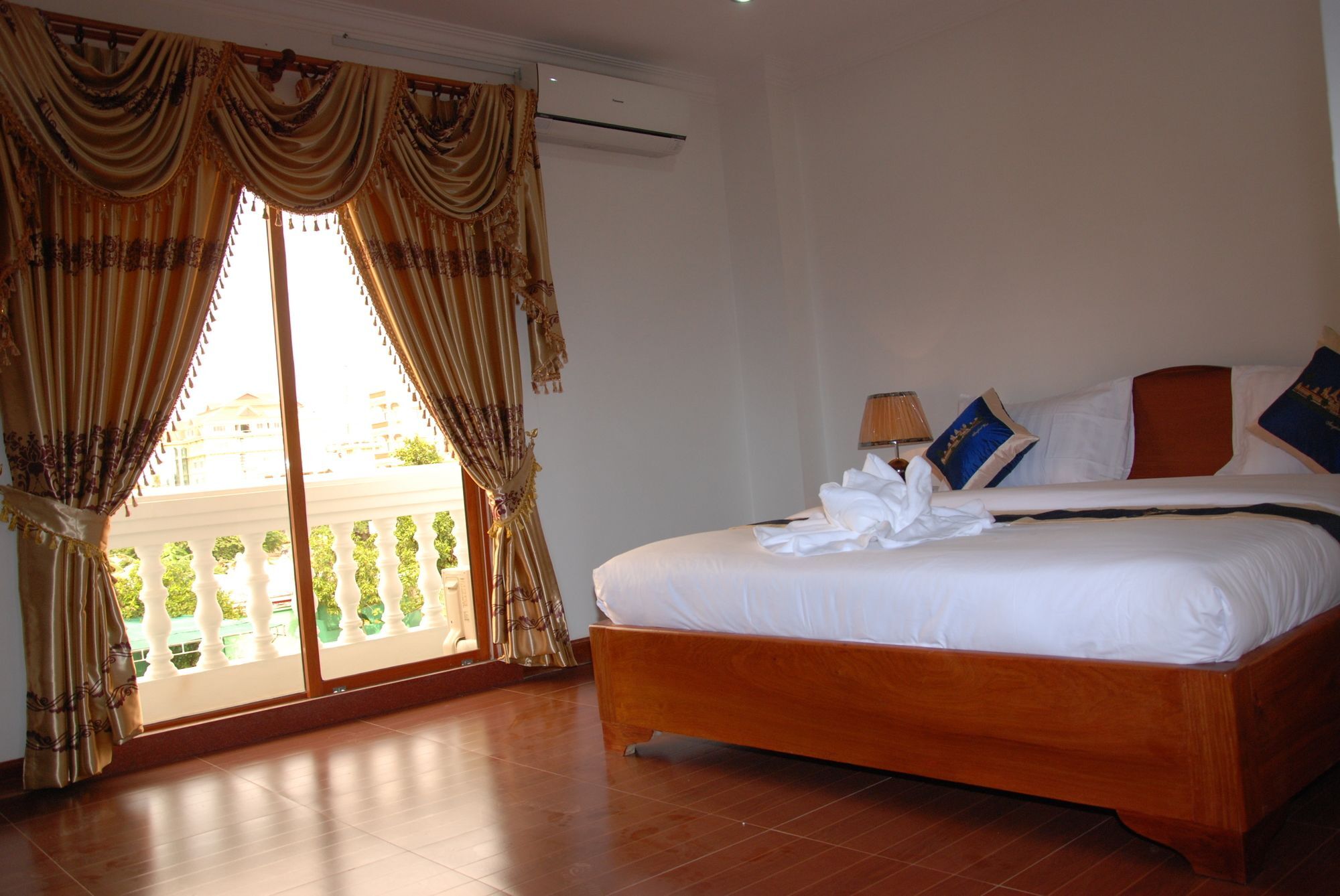 Emerald Bb Battambang Hotel Exterior foto